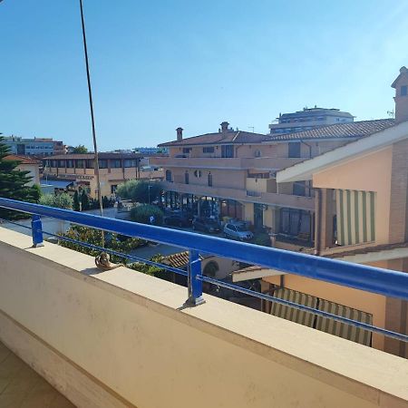 Red Lux Apartment Фиумичино Екстериор снимка