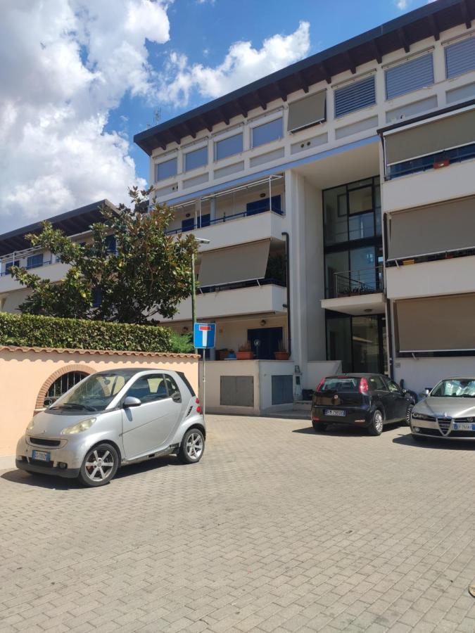 Red Lux Apartment Фиумичино Екстериор снимка